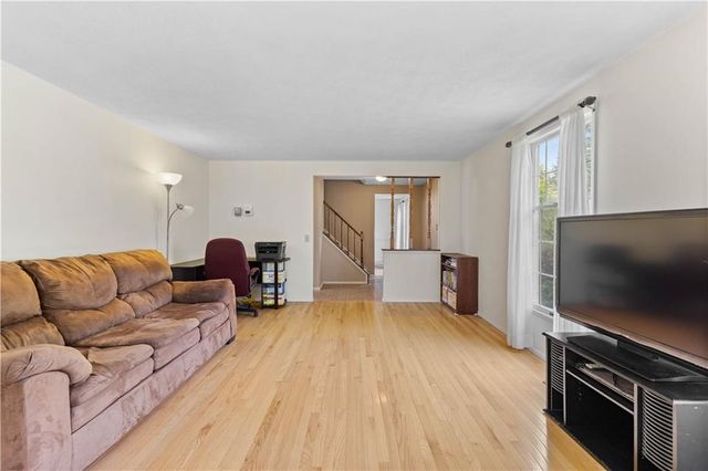 2 Hunters Pointe, Pittsford, NY 14534