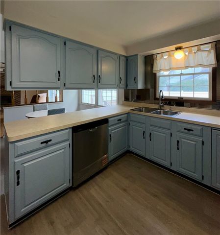 2 Hunters Pointe, Pittsford, NY 14534