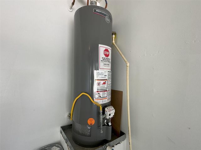 5114 Chasewood Drive, Bacliff, TX 77518