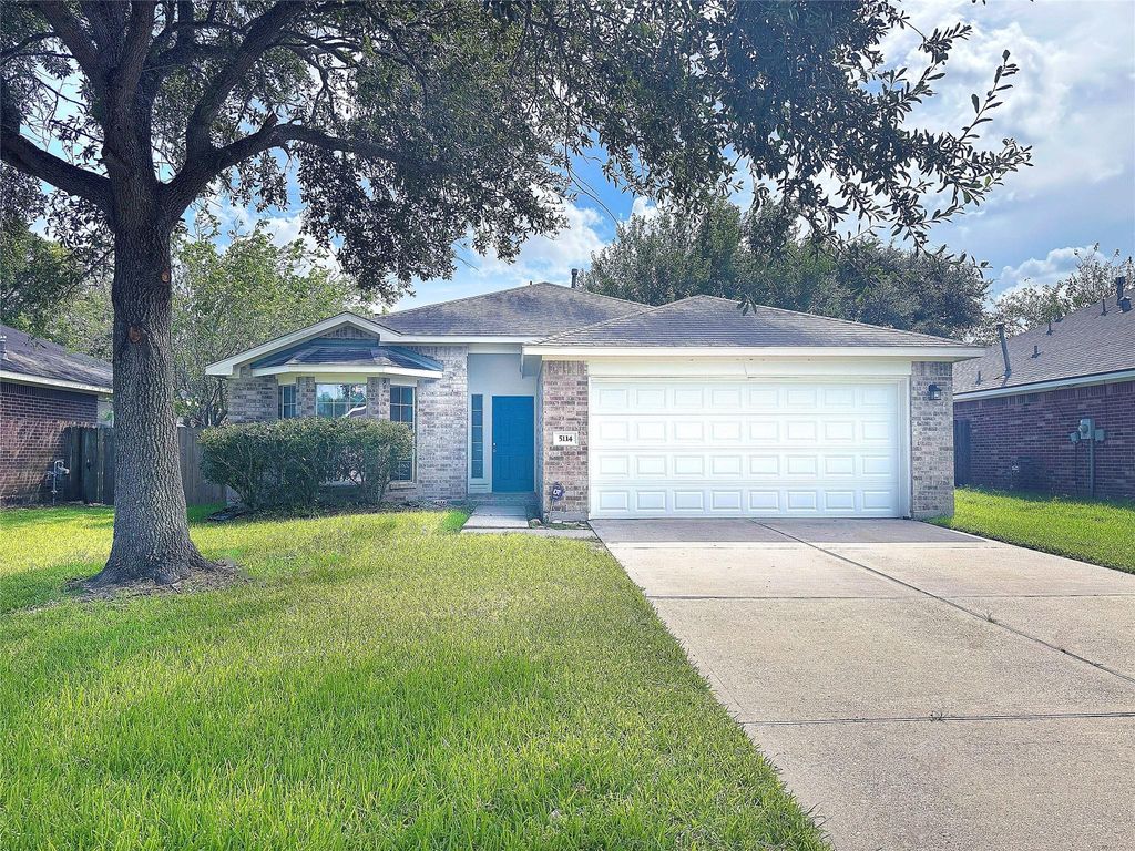 5114 Chasewood Drive, Bacliff, TX 77518