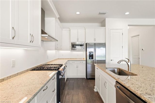 2924 Bloomfield WAY, Naples, FL 34112