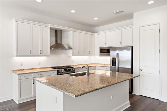 2924 Bloomfield WAY, Naples, FL 34112