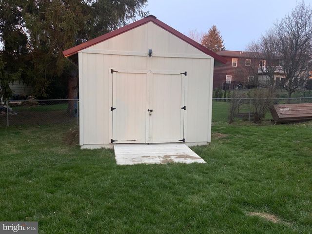 4109 LISA DR, Harrisburg, PA 17112