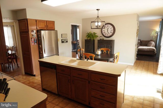 4109 LISA DR, Harrisburg, PA 17112