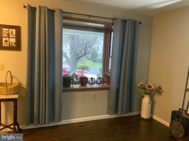 4109 LISA DR, Harrisburg, PA 17112