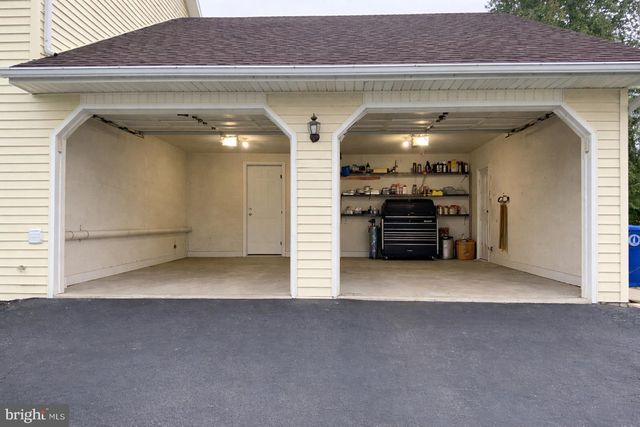 4109 LISA DR, Harrisburg, PA 17112