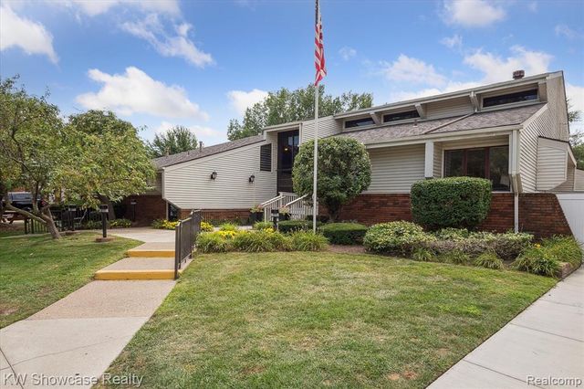 23112 Marter Road, Saint Clair Shores, MI 48080