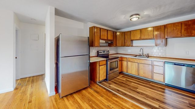 39 Englewood Ave 24, Boston, MA 02135