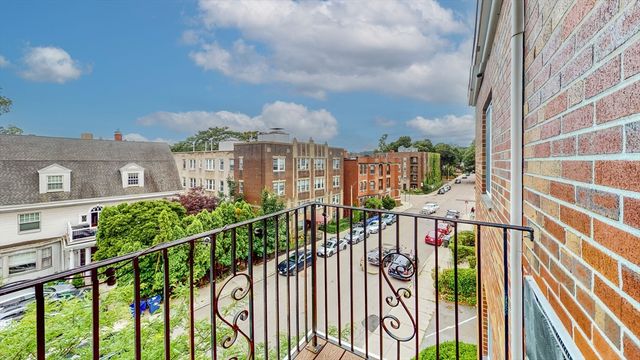 39 Englewood Ave 24, Boston, MA 02135