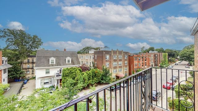 39 Englewood Ave 24, Boston, MA 02135