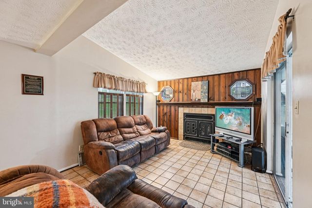 9405 PERGLEN RD, Nottingham, MD 21236