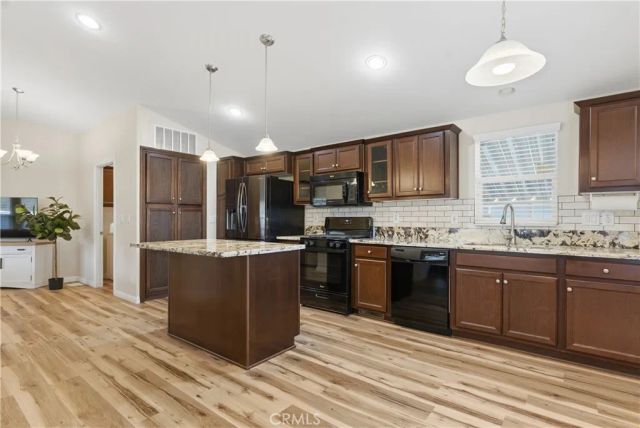 1225 Taft 5, Bakersfield, CA 93307