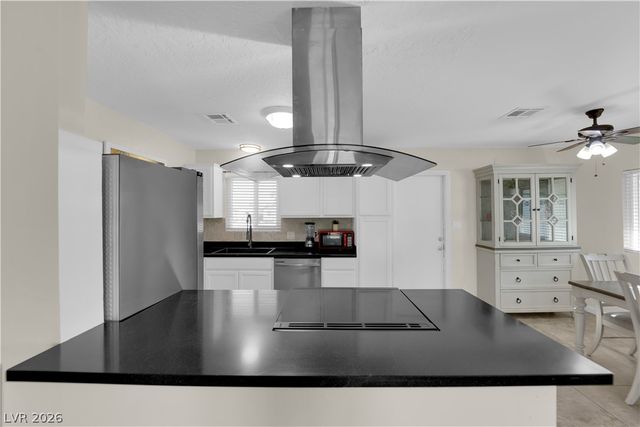 5280 Vicksburg Avenue, Las Vegas, NV 89122