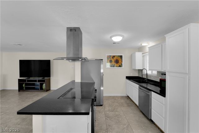 5280 Vicksburg Avenue, Las Vegas, NV 89122