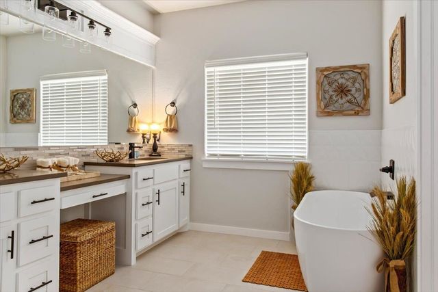 6510 SW Whispering Oak, Lawton, OK 73505