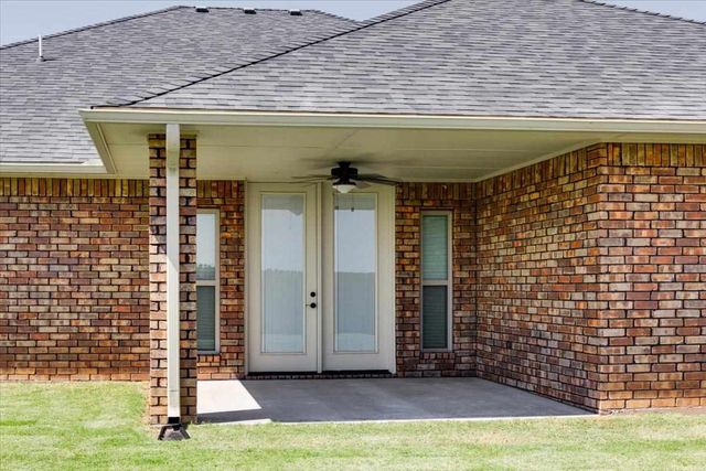 6510 SW Whispering Oak, Lawton, OK 73505