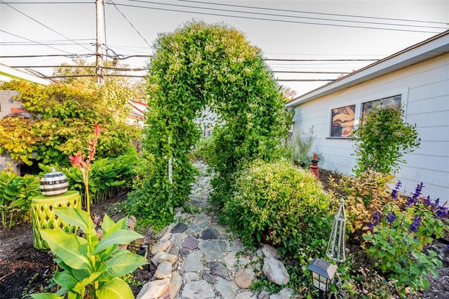 234 Pemberton Road, Irondequoit, NY 14622