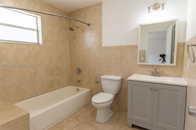 329 SE 2nd St, Hallandale Beach, FL 33009