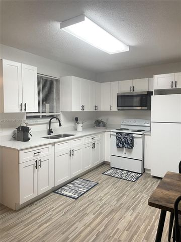 329 SE 2nd St, Hallandale Beach, FL 33009