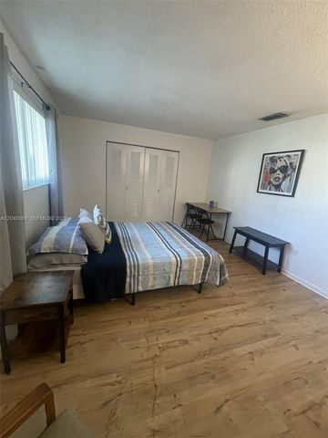 329 SE 2nd St, Hallandale Beach, FL 33009