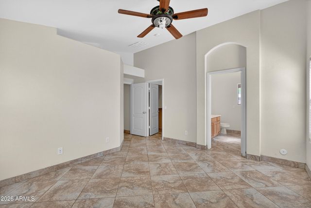 1111 E PALOMINO Way, San Tan Valley, AZ 85143