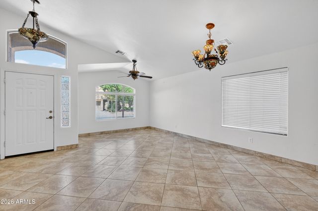 1111 E PALOMINO Way, San Tan Valley, AZ 85143