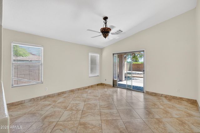 1111 E PALOMINO Way, San Tan Valley, AZ 85143