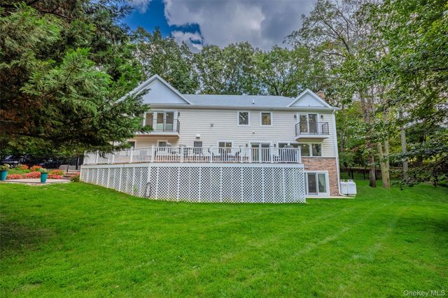 5 Buena Vista Road, Port Jefferson, NY 11777