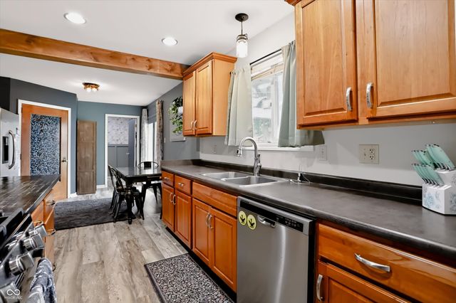 166 Altum Court, Bargersville, IN 46106