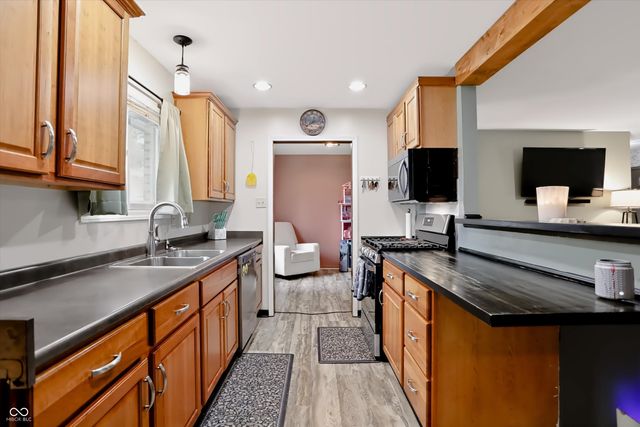 166 Altum Court, Bargersville, IN 46106
