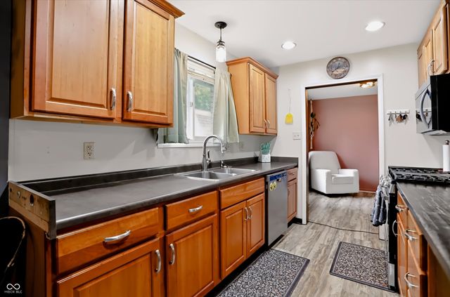166 Altum Court, Bargersville, IN 46106
