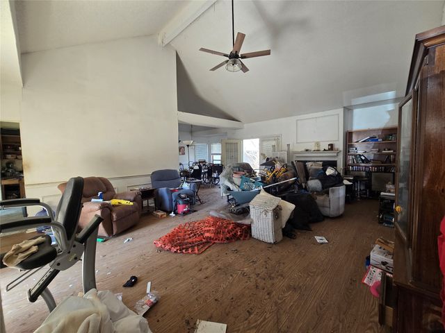 921 Meadowdale Road, Arlington, TX 76017