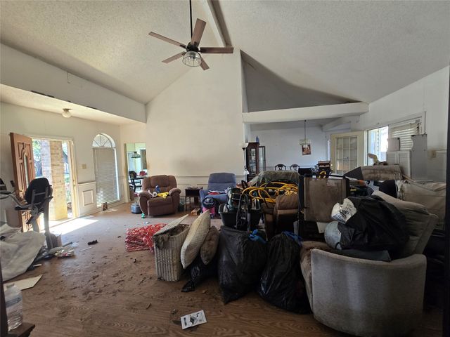 921 Meadowdale Road, Arlington, TX 76017