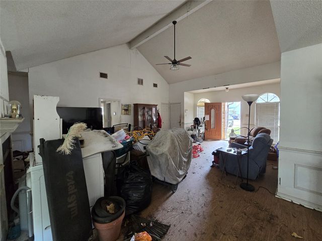 921 Meadowdale Road, Arlington, TX 76017