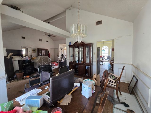 921 Meadowdale Road, Arlington, TX 76017