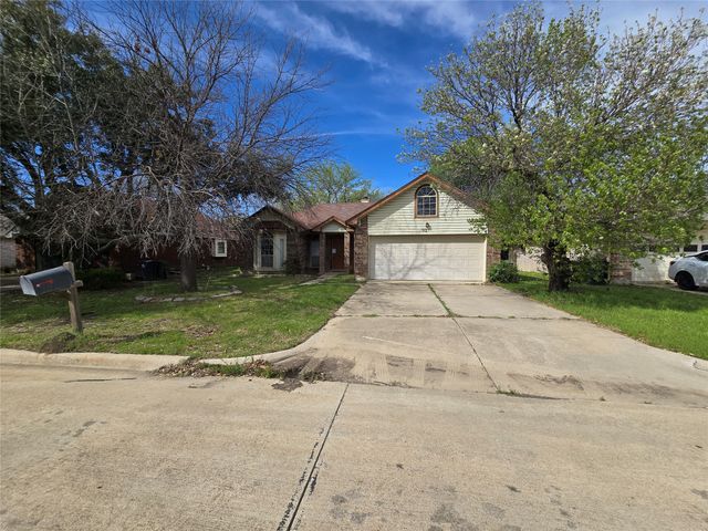 921 Meadowdale Road, Arlington, TX 76017