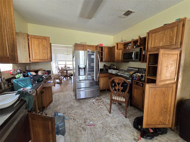 921 Meadowdale Road, Arlington, TX 76017