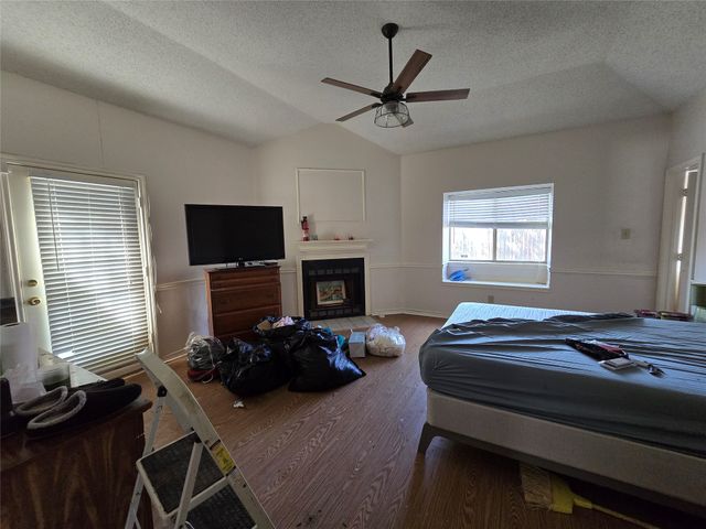 921 Meadowdale Road, Arlington, TX 76017