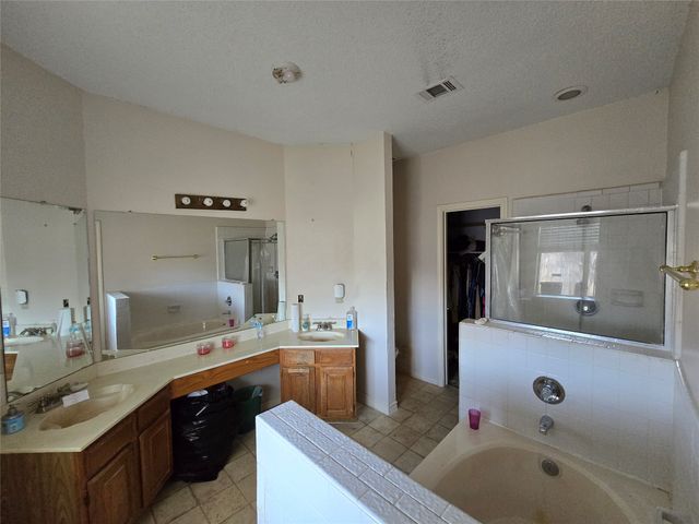 921 Meadowdale Road, Arlington, TX 76017