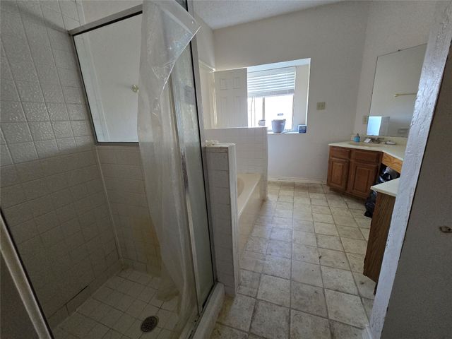 921 Meadowdale Road, Arlington, TX 76017