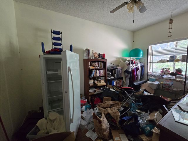 921 Meadowdale Road, Arlington, TX 76017