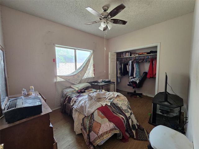 921 Meadowdale Road, Arlington, TX 76017