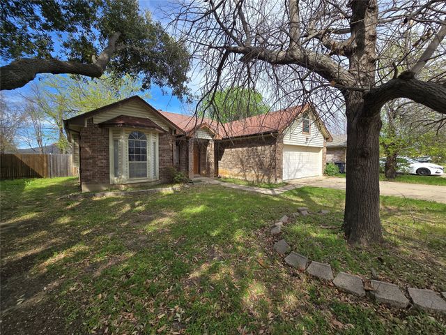 921 Meadowdale Road, Arlington, TX 76017