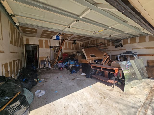 921 Meadowdale Road, Arlington, TX 76017