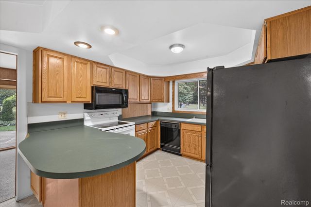 33237 Hampshire Road, Livonia, MI 48154