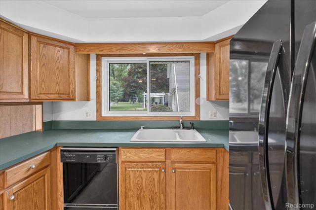 33237 Hampshire Road, Livonia, MI 48154