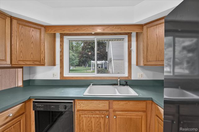 33237 Hampshire Road, Livonia, MI 48154