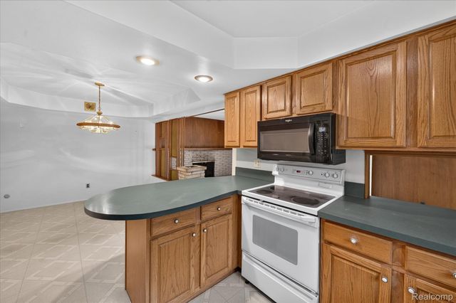 33237 Hampshire Road, Livonia, MI 48154