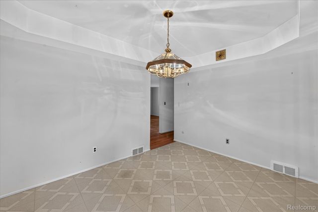 33237 Hampshire Road, Livonia, MI 48154