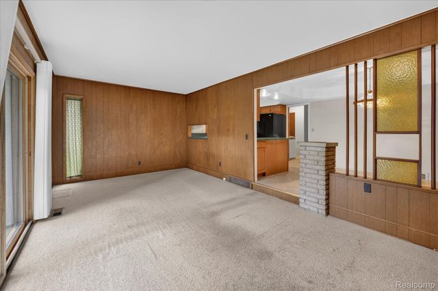 33237 Hampshire Road, Livonia, MI 48154